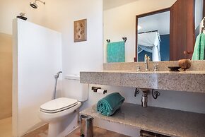 Vila do Outeiro em frente a praça da igreja