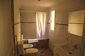 Apartment With Yard in Alfama