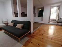 Apartment With Yard in Alfama