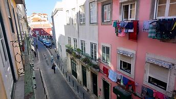 Apartment With Yard in Alfama