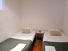 Apartment With Yard in Alfama