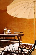 Apartment With Yard in Alfama