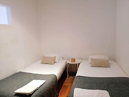 Apartment With Yard in Alfama