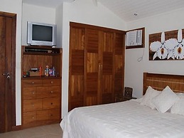 Casa 4 suites a 200m da Rua das Pedras