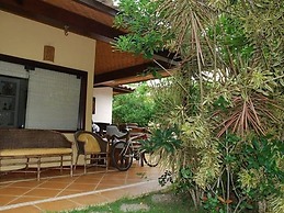 Casa 4 suites a 200m da Rua das Pedras