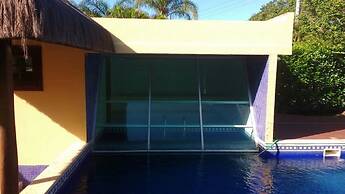 Casa 4 suites a 200m da Rua das Pedras