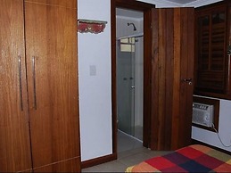Casa 4 suites a 200m da Rua das Pedras