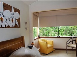 Casa 4 suites a 200m da Rua das Pedras