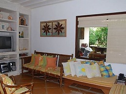 Casa 4 suites a 200m da Rua das Pedras