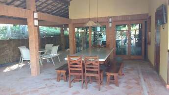 Casa 4 suites a 200m da Rua das Pedras