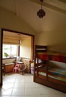 Casa 4 suites a 200m da Rua das Pedras