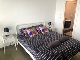 Luxury Apartment Best Location Beach View