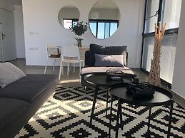 Luxury Apartment Best Location Beach View