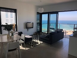 Luxury Apartment Best Location Beach View