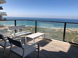 Luxury Apartment Best Location Beach View