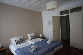 Stunning Apartment Near Chiado