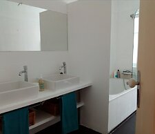 Stunning Apartment Near Chiado