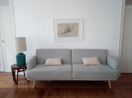 Stunning Apartment Near Chiado