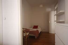 Stunning Apartment Near Chiado