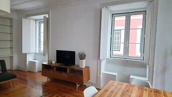 Stunning Apartment Near Chiado