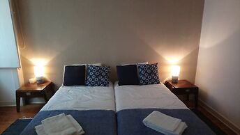 Stunning Apartment Near Chiado