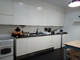 Stunning Apartment Near Chiado