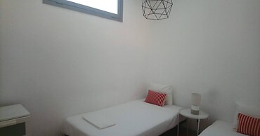 Stunning Apartment With Yard in Alfama