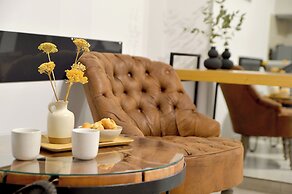 Alekos Apartments 2 Netflix, Self Check-In