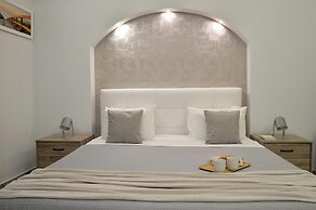 Alekos Apartments 2 Netflix, Self Check-In