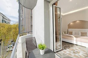 Alekos Apartments 2 Netflix, Self Check-In