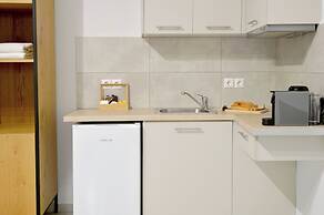 Alekos Apartments 2 Netflix, Self Check-In