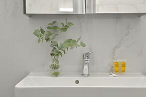 Alekos Apartments 2 Netflix, Self Check-In