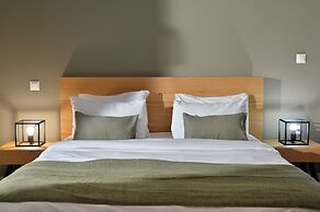 Alekos Apartments 2 Netflix, Self Check-In