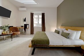 Alekos Apartments 2 Netflix, Self Check-In