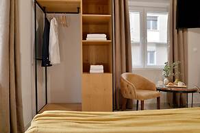 Alekos Apartments 2 Netflix, Self Check-In