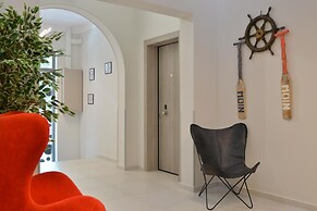 Alekos Apartments 2 Netflix, Self Check-In