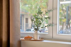 Alekos Apartments 2 Netflix, Self Check-In