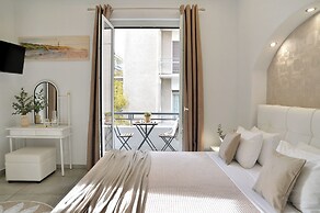 Alekos Apartments 2 Netflix, Self Check-In