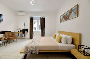 Alekos Apartments 2 Netflix, Self Check-In