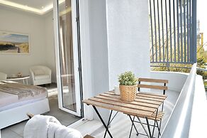 Alekos Apartments 2 Netflix, Self Check-In