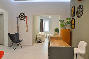 Alekos Apartments 2 Netflix, Self Check-In