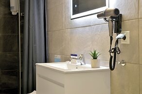 Alekos Apartments 2 Netflix, Self Check-In