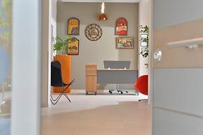 Alekos Apartments 2 Netflix, Self Check-In