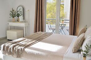 Alekos Apartments 2 Netflix, Self Check-In