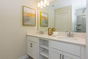 Fabulous Apartment with balcony at Storey Lake 272977