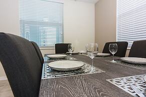 Fabulous Apartment with balcony at Storey Lake 272977