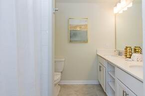 Fabulous Apartment with balcony at Storey Lake 272977