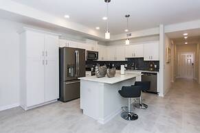 Fabulous Apartment with balcony at Storey Lake 272977