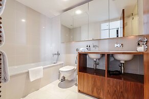 Stunning 2 bed Penthouse apartment