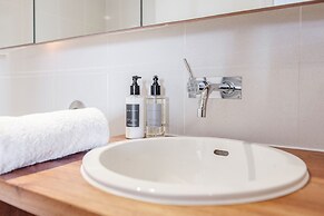 Stunning 2 bed Penthouse apartment